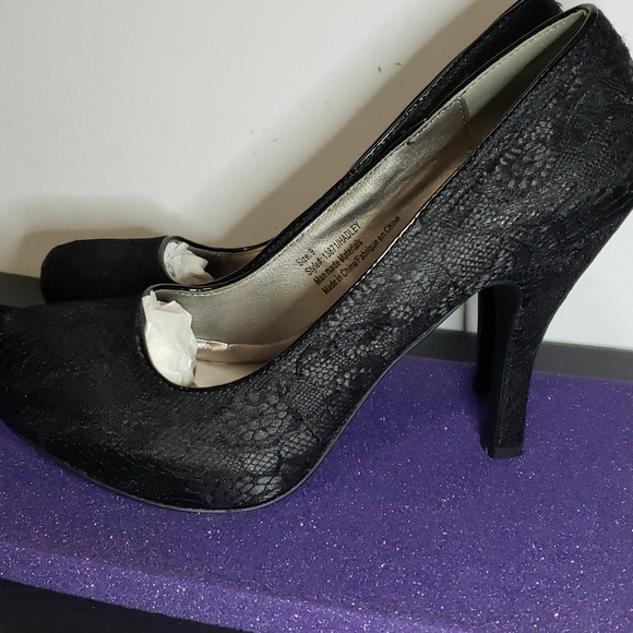 New Black Lace Maurices Pumps - Picture 3 of 4